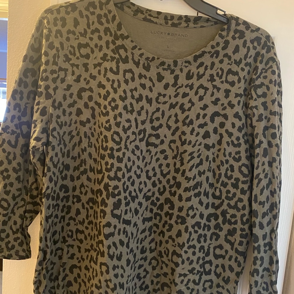 Lucky brand animal print sage green 3/4 sleeve tshirt size L